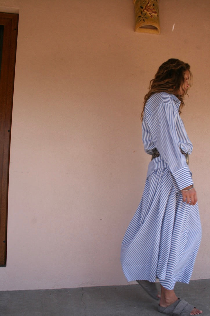 COTTON BLUE STRIPE ARTIST SHIRT