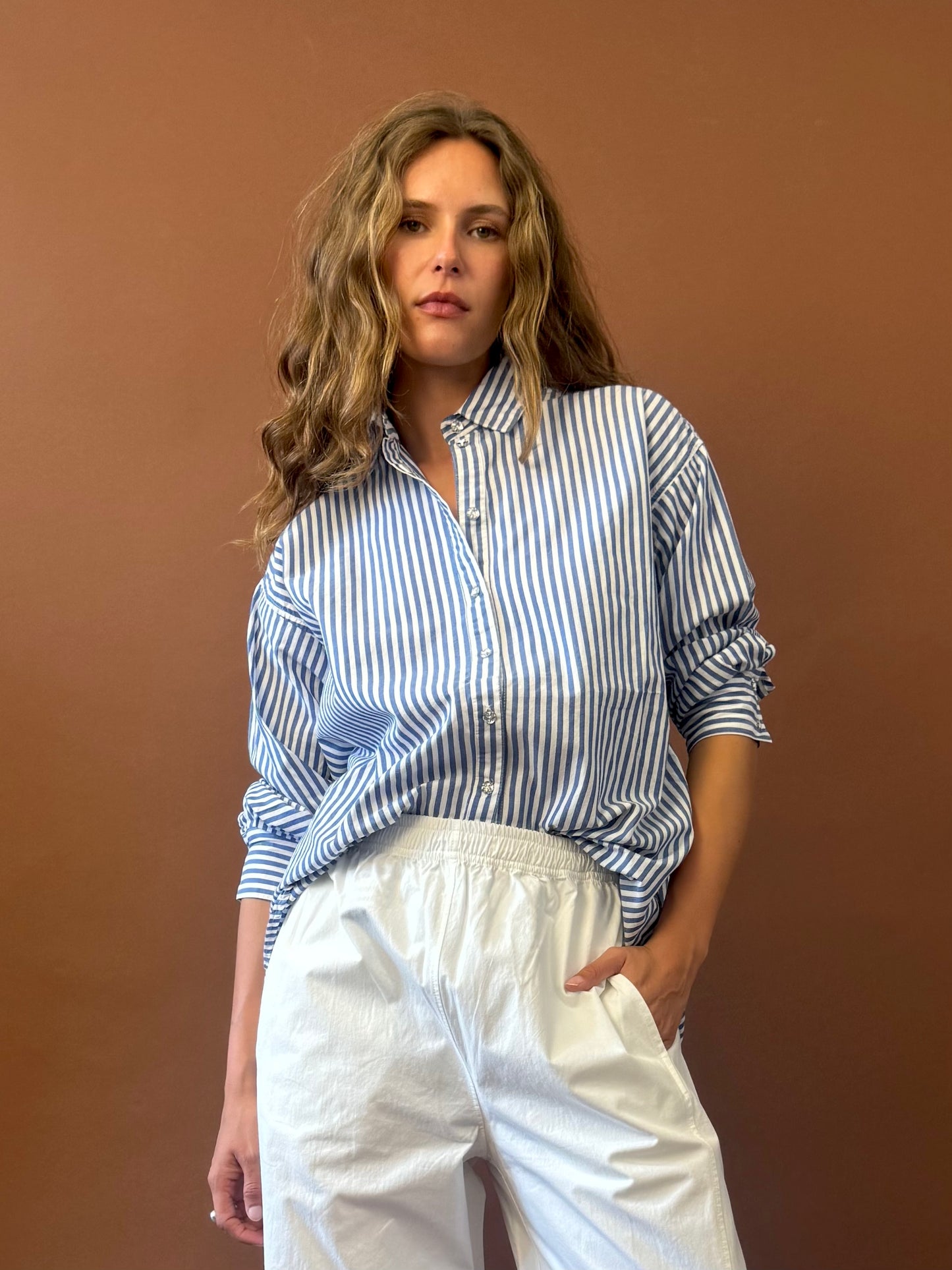 COTTON BLUE STRIPE ARTIST SHIRT