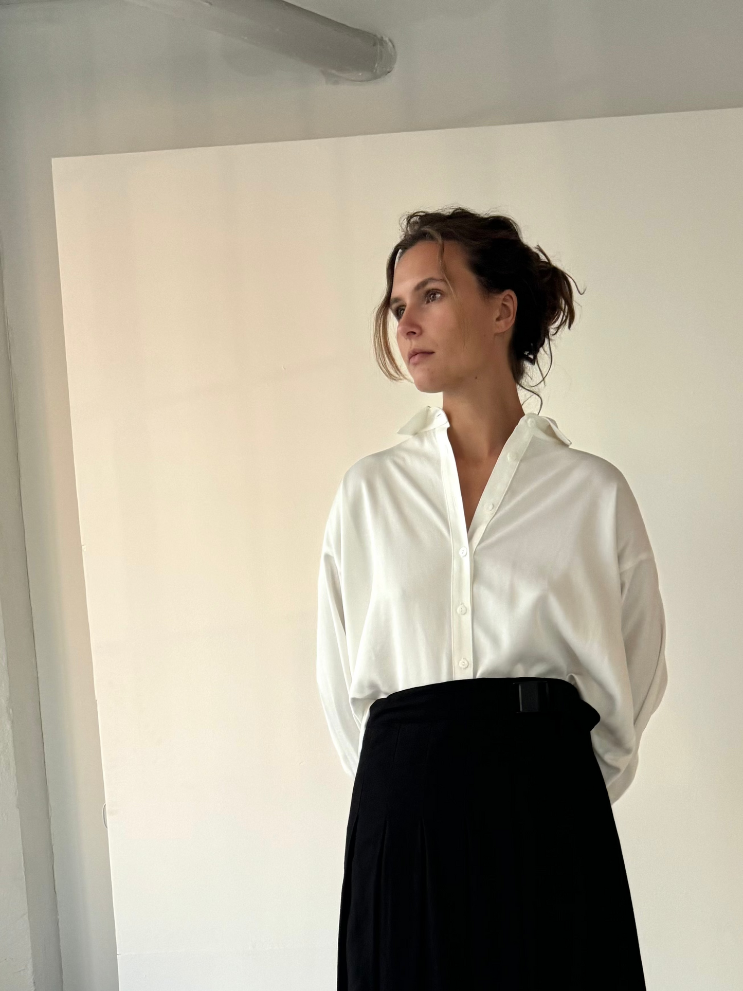 WHITE SHIRT SUPPLE
