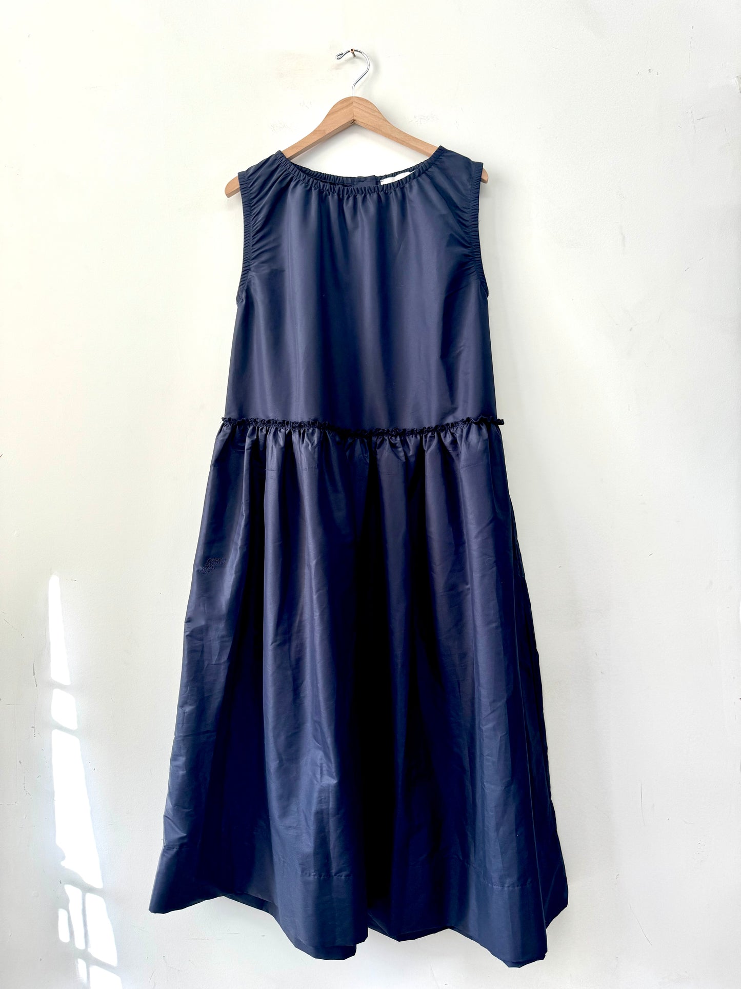 SLEEVELESS NAVY BLUE DRESS