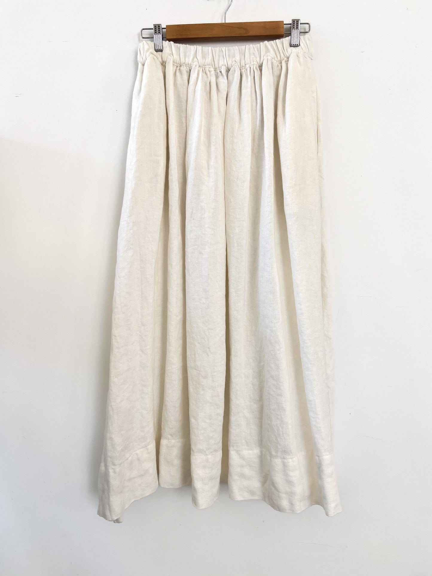 Skirt in natural linen